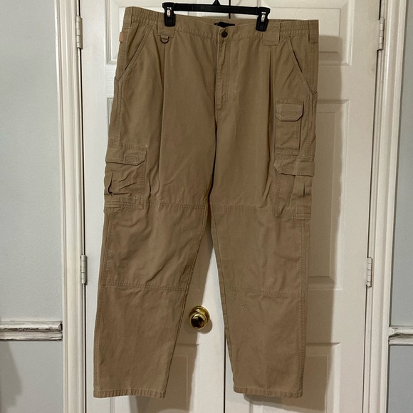 Men’s 5.11 Tactical Pants Khaki Size 42x32 - Picture 1 of 7